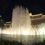 ラスベガスのベラージオ噴水　昼間と夜　Bellagio Fountain in Las Vegas Day and Night