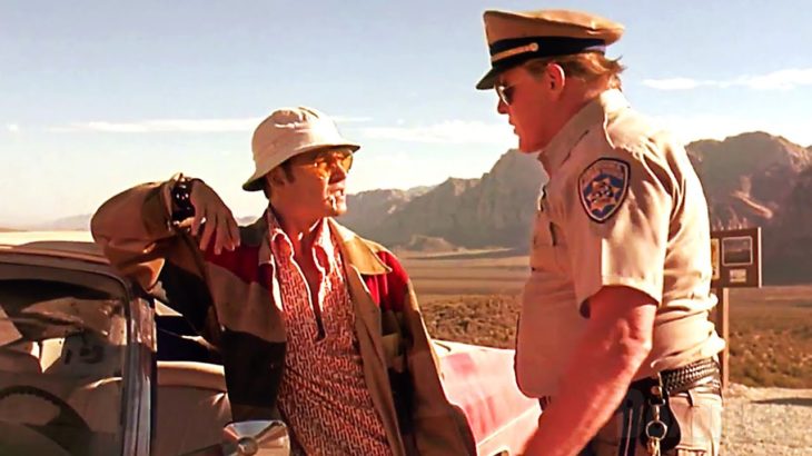 ジョニー・デップが警察に路上で止められる | ラスベガスをやっつけろ | 映画シーン