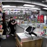 【閲覧注意】ラスベガスで起きた強盗事件、犯人は店員を甘く見過ぎた結果