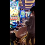How NOT to Vegas – Infant Playing Slot Machine in Las Vegas